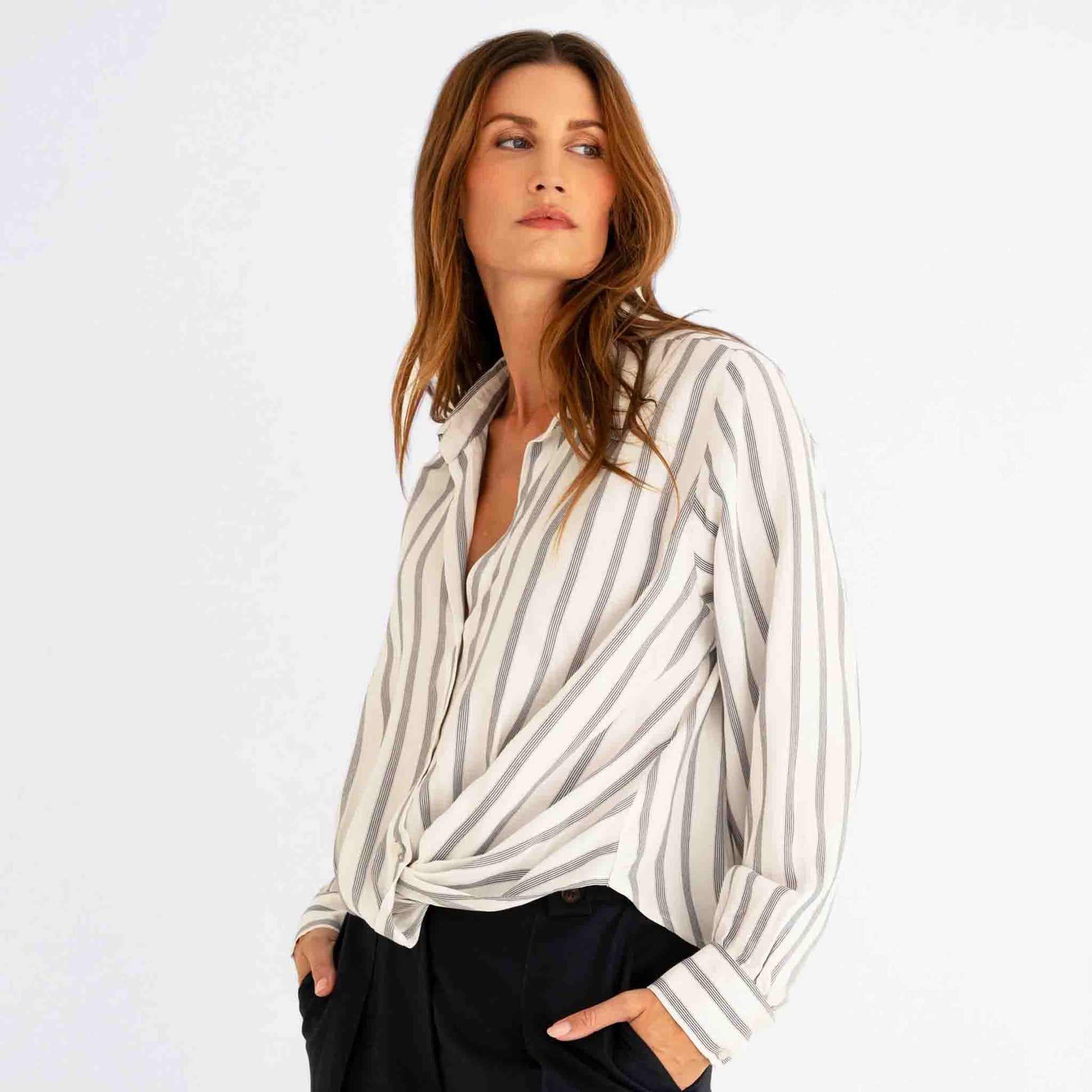 Maicazz Blouse Sense, tall kleding voor lange vrouwen, gedragen door model