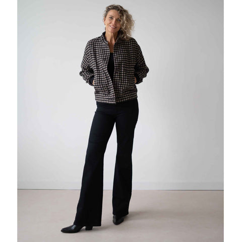 Bomber Pied de Poule, tall kleding voor lange vrouwen, gedragen door model