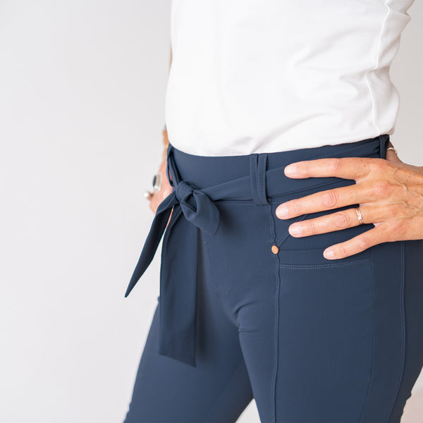 Aime Broek Ezie Poseidon, tall kleding voor lange vrouwen, gedragen door model