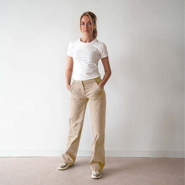 Bloomers Broek Marlene Summer Cotton Zand, tall kleding voor lange vrouwen, gedragen door model