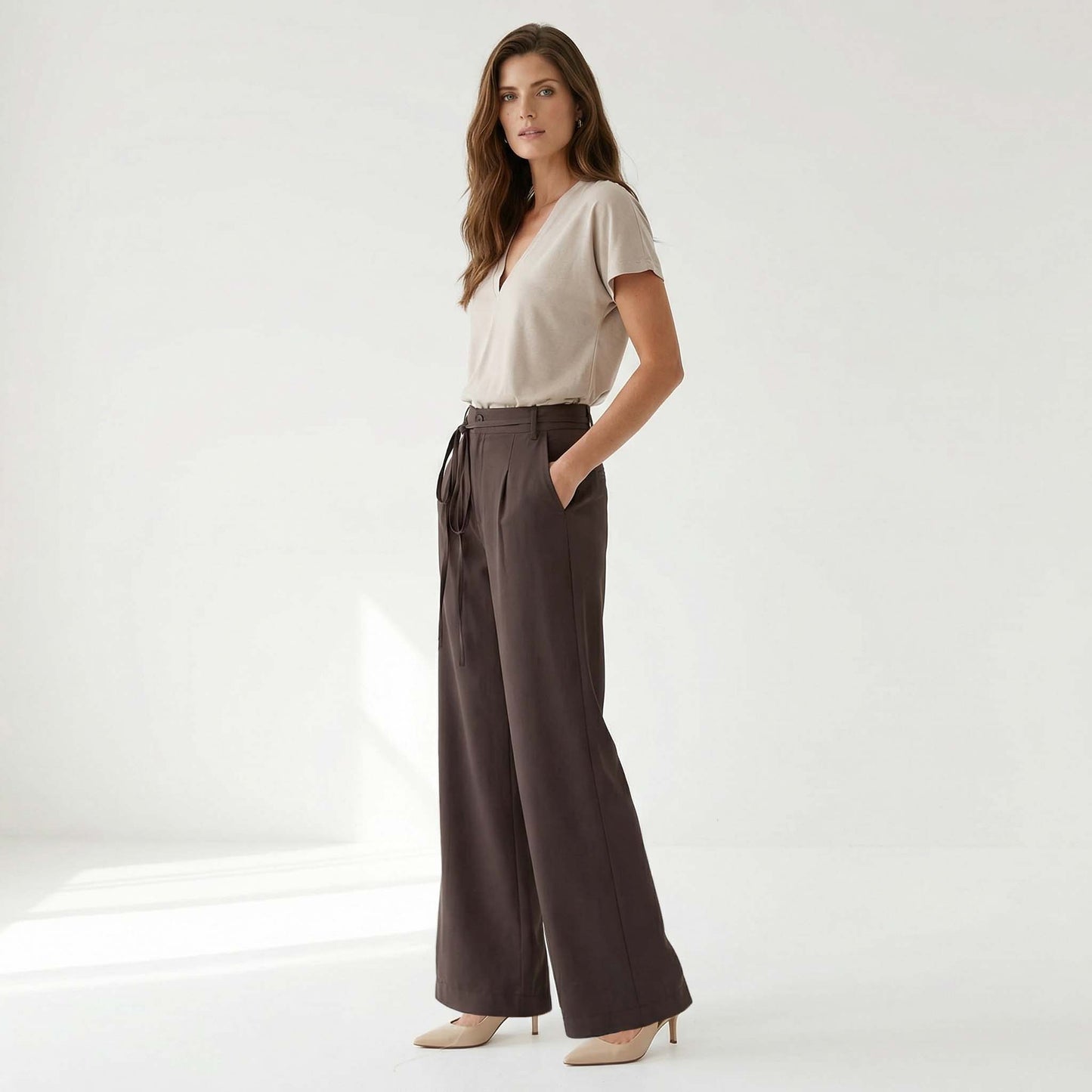 Kimara Broek Lieke, tall kleding voor lange vrouwen, gedragen door model