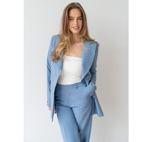 LongLady Broek Nera, tall kleding voor lange vrouwen, gedragen door model