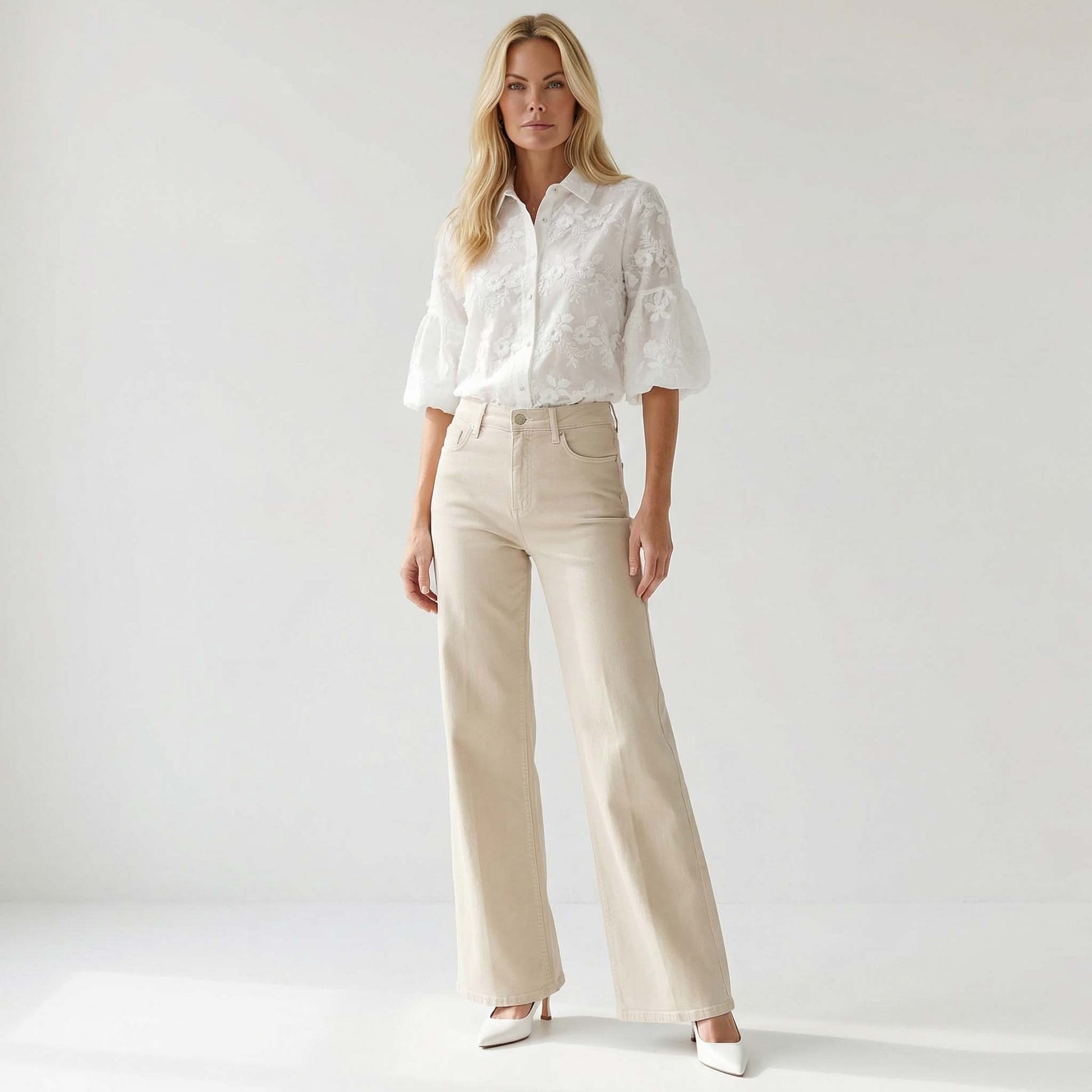 DNM Pure Frankie Sand, tall kleding voor lange vrouwen, gedragen door model