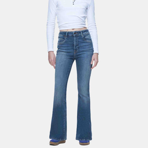 LTB Jeans Nova Darissa (Jonna 500), tall jeans voor lange dames, gedragen door model