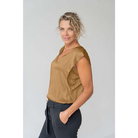 Longlady Shirt Odit, tall kleding voor lange vrouwen, gedragen door model
