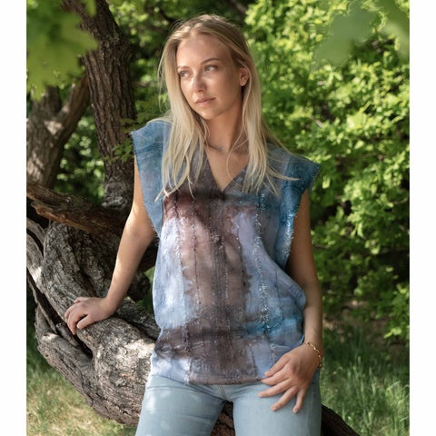 Longlady Shirt Odit Lurex Blauw, tall kleding voor lange vrouwen, gedragen door model