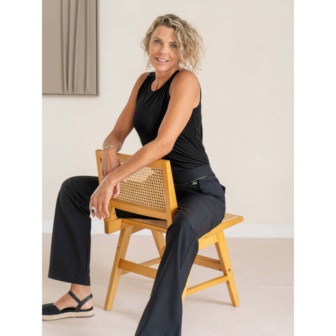Longlady Top Tosque, tall kleding voor lange vrouwen, gedragen door model