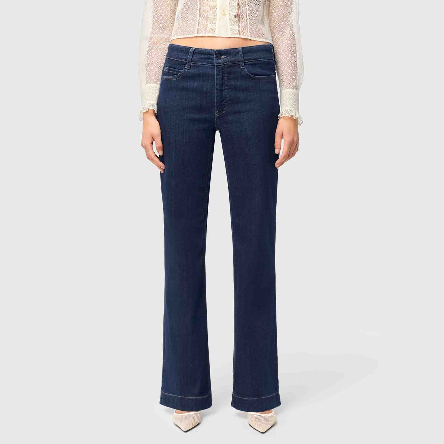 Mac Jeans Dream Wide Fashion Rinsed Authentic, tall jeans voor lange dames, gedragen door model
