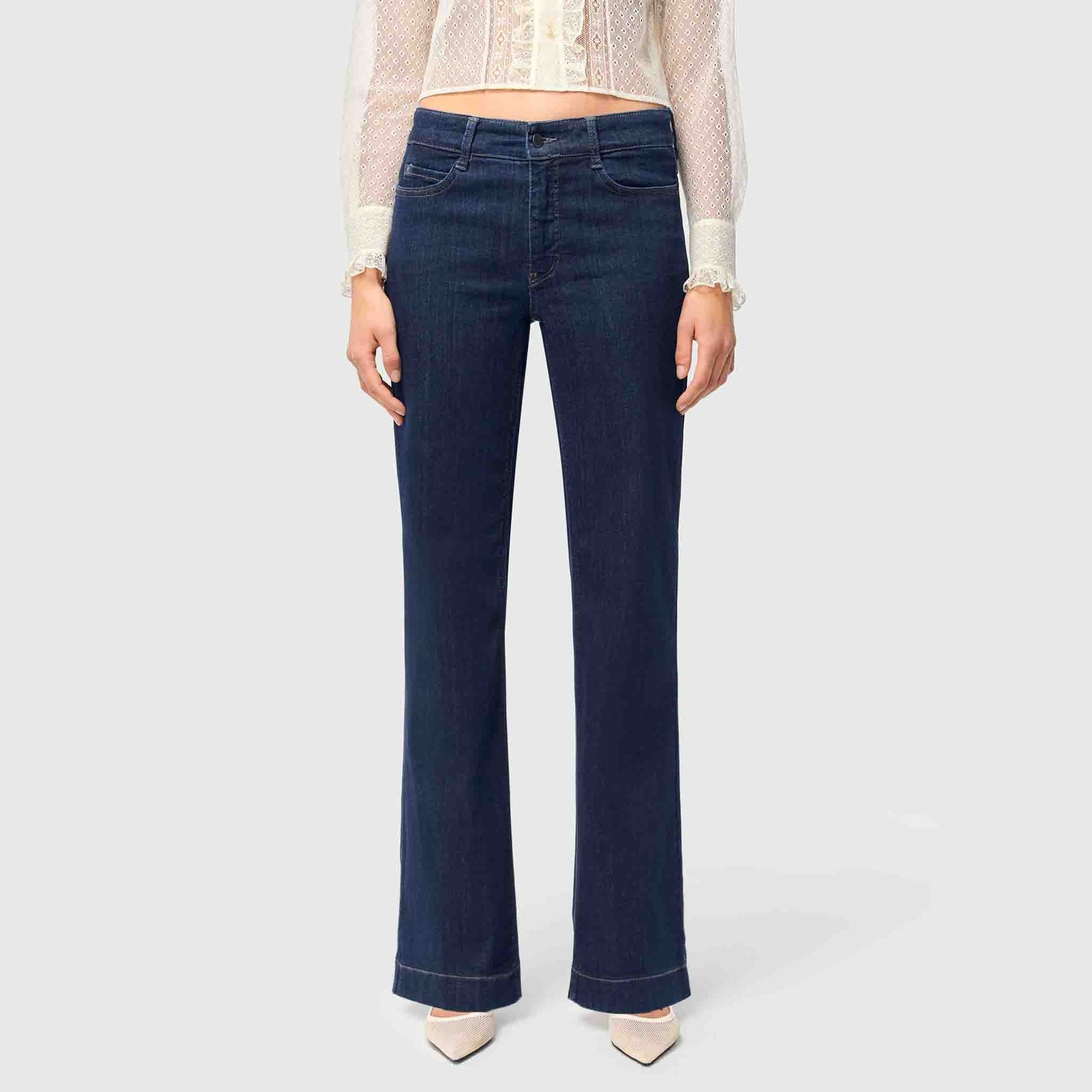 Mac Jeans Dream Wide Fashion Rinsed Authentic, tall jeans voor lange dames, gedragen door model