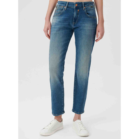 Mavi Jeans Caroline Indigo Shaded, tall jeans voor lange dames, gedragen door model