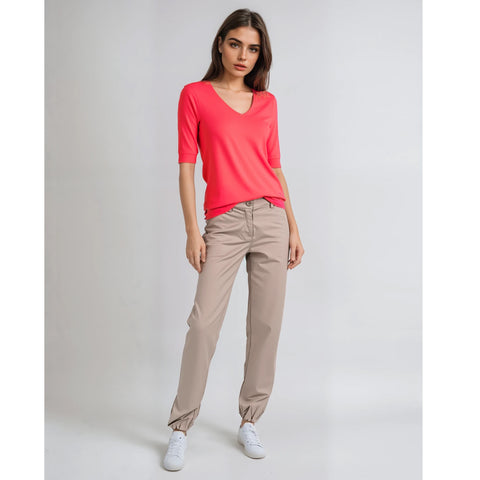 XOX Shirt Vhals, tall kleding voor lange vrouwen, gedragen door model