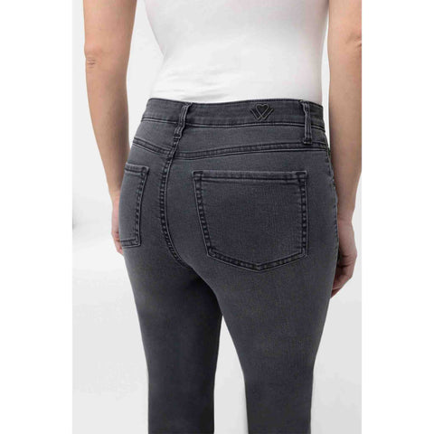 Wonderjeans RS Relaxed Black Stone, jeans in tall met lange benen, achteraanzicht